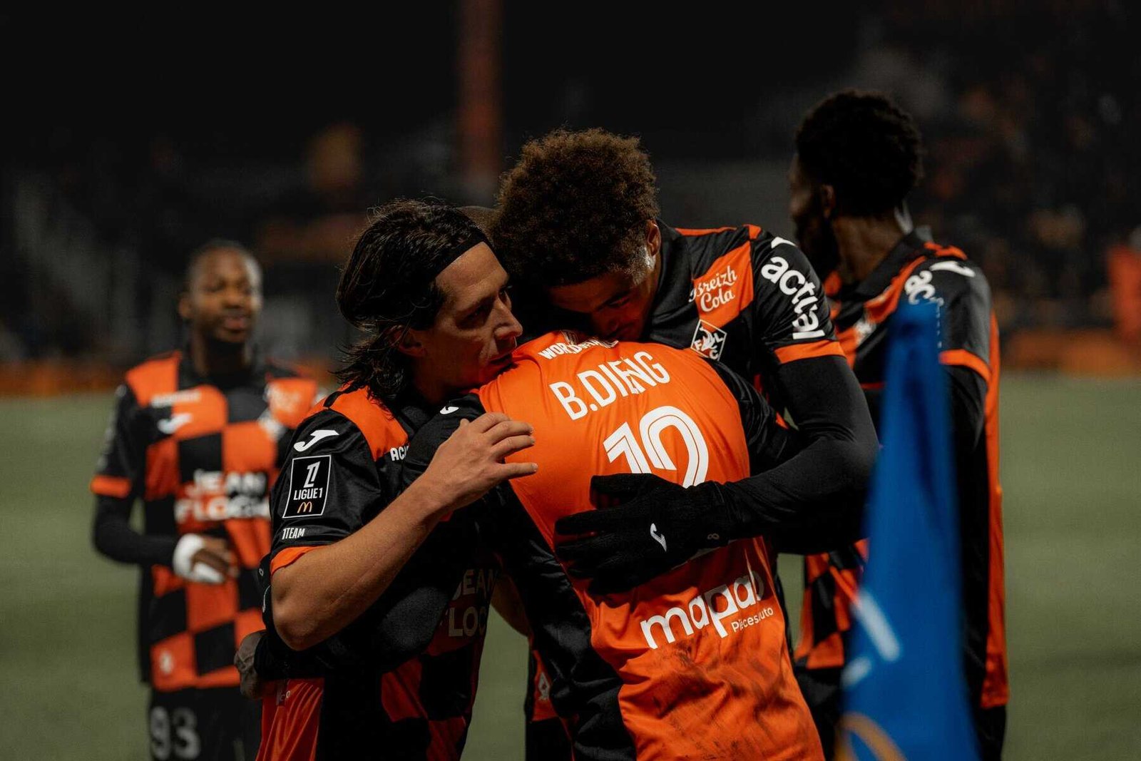 (J17) Ligue 1 : Lorient arrache le nul contre Metz, Bamba Dieng et Sadibou Sané buteurs ! - wiwsport